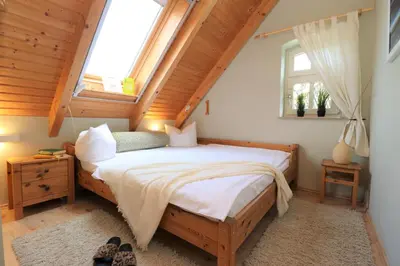 Ein Bett oder Betten in einem Zimmer der Unterkunft Haus Bodderbloom, App 02