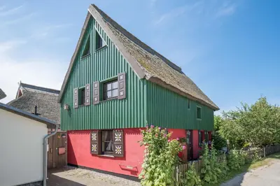 Das Gebäude in dem sich das Ferienhaus befindet