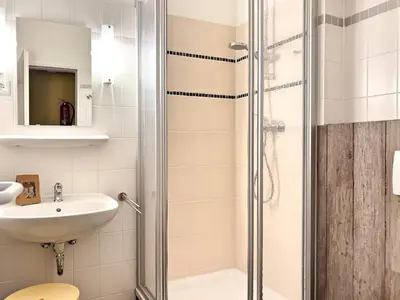 Ein Badezimmer in der Unterkunft Residenz Kormoran, Ankerzeit