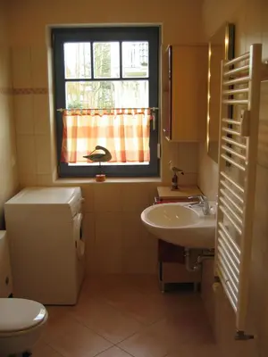 Ein Badezimmer in der Unterkunft Ferienwohnung Graureiher in Prerow