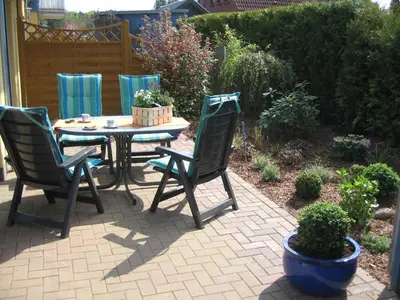 Ein Garten an der Unterkunft Ferienwohnung Graureiher in Prerow