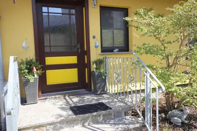 Eine Fassade oder ein Eingang zu Bei Ziegers Ferienwohnung EG