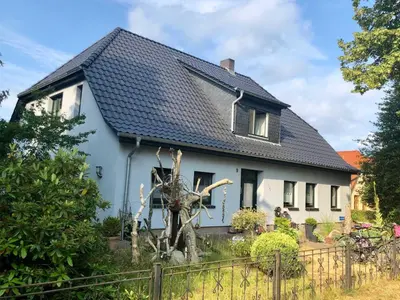 Ein Garten an der Unterkunft Blue Water 2