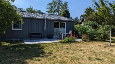 Ein Garten an der Unterkunft Cathrins Boddenblick