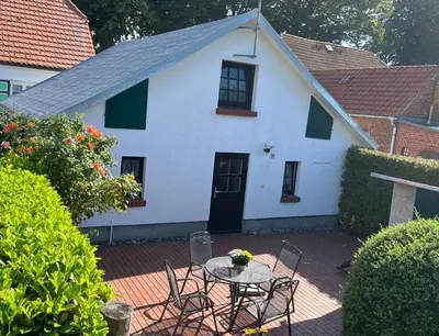 Das Gebäude in dem sich das Ferienhaus befindet