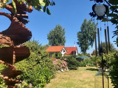 Ein Garten an der Unterkunft Ferienhäuschen Hinz