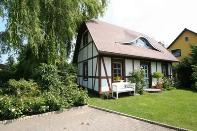 Ein Garten an der Unterkunft Ferienhaus Kathrin