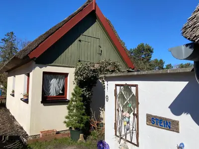 Das Gebäude in dem sich das Ferienhaus befindet