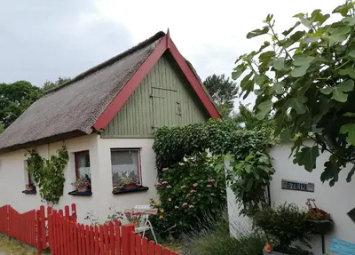 Das Gebäude in dem sich das Ferienhaus befindet