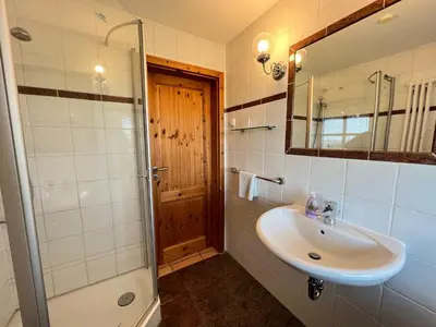 Ein Badezimmer in der Unterkunft Haus am Boddenufer