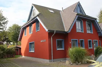 Das Gebäude in dem sich das Ferienhaus befindet