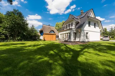 Das Gebäude in dem sich das Ferienhaus befindet