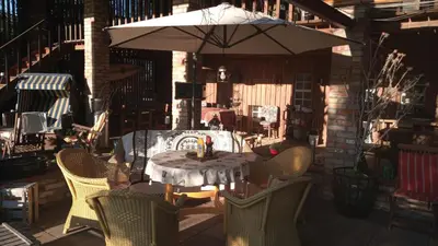 Ein Restaurant oder anderes Speiselokal in der Unterkunft boddenbackpacker