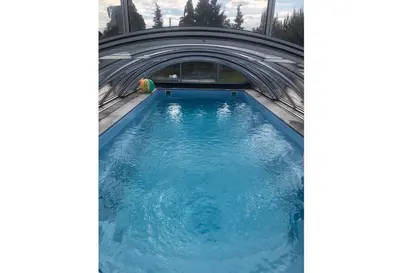 Der Swimmingpool an oder in der Nähe von Bungalow mit Pool