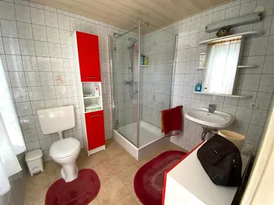 Ein Badezimmer in der Unterkunft Bungalow mit Pool