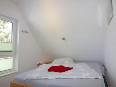 Ein Bett oder Betten in einem Zimmer der Unterkunft Doppelhaushälfte Lee in Zingst