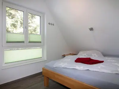 Ein Bett oder Betten in einem Zimmer der Unterkunft Doppelhaushälfte Lee in Zingst
