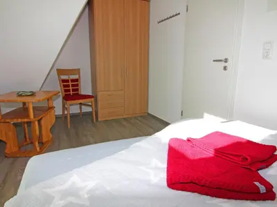 Ein Bett oder Betten in einem Zimmer der Unterkunft Doppelhaushälfte Lee in Zingst