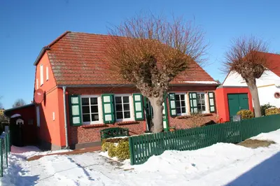 Das Gebäude in dem sich die Ferienwohnung befindet
