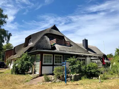 Das Gebäude in dem sich das Ferienhaus befindet