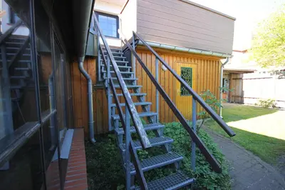 Das Gebäude in dem sich das Ferienhaus befindet