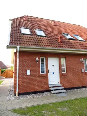 Das Gebäude in dem sich das Ferienhaus befindet