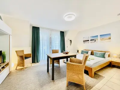 Ein Sitzbereich in der Unterkunft Ferienwohnung Strandkoje