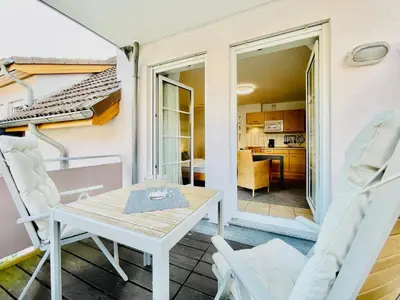 Ein Sitzbereich in der Unterkunft Ferienwohnung Strandkoje