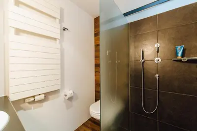 Ein Badezimmer in der Unterkunft M2 Living Maisonette Apartment No 7