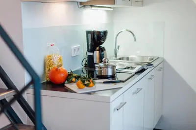 Küche/Küchenzeile in der Unterkunft M2 Living Maisonette Apartment No 7
