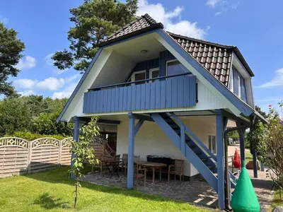 Das Gebäude in dem sich das Ferienhaus befindet