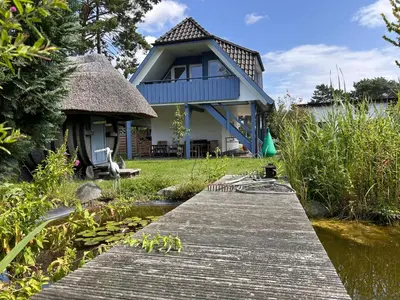 Das Gebäude in dem sich das Ferienhaus befindet