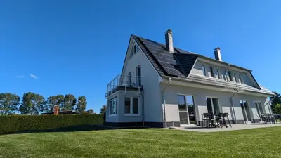 Das Gebäude in dem sich das Ferienhaus befindet