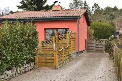 Das Gebäude in dem sich das Ferienhaus befindet