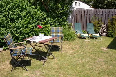 Ein Garten an der Unterkunft Zur Schmiede