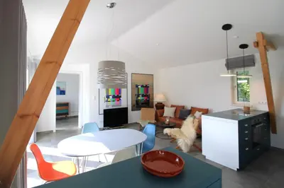 Ein Sitzbereich in der Unterkunft Bungalow Schifferberg Lodge