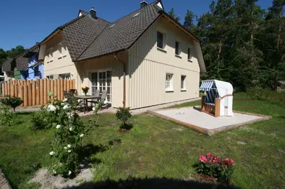 Ein Garten an der Unterkunft Haus Sprotte