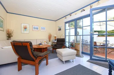 Ein Sitzbereich in der Unterkunft Ferienhaus Strandrose