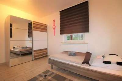 Ein Bett oder Betten in einem Zimmer der Unterkunft Hus Sünnschien FW1
