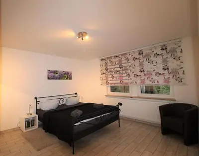 Ein Bett oder Betten in einem Zimmer der Unterkunft Hus Sünnschien FW1