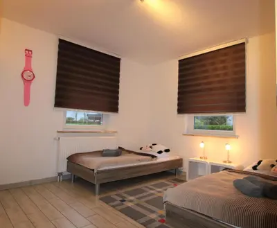 Ein Bett oder Betten in einem Zimmer der Unterkunft Hus Sünnschien FW1