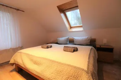 Ein Bett oder Betten in einem Zimmer der Unterkunft Hus Sünnschien FW2