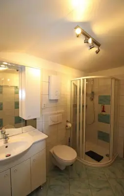 Ein Badezimmer in der Unterkunft Hus Sünnschien FW2