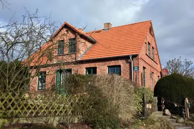 Ein Garten an der Unterkunft Haus Reuter 