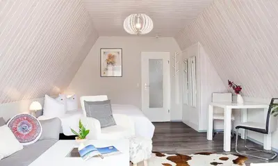 Ein Bett oder Betten in einem Zimmer der Unterkunft Sonnenblumenhaus 02