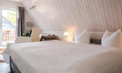 Ein Bett oder Betten in einem Zimmer der Unterkunft Sonnenblumenhaus 02