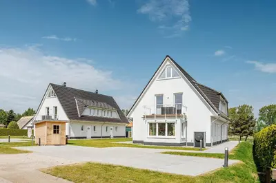 Das Gebäude in dem sich das Ferienhaus befindet