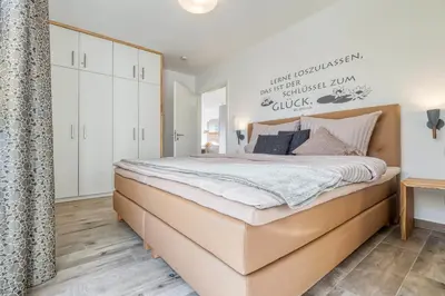 Ein Bett oder Betten in einem Zimmer der Unterkunft Haus Strandidyll - Suite Strandmuschel
