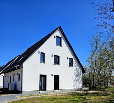 Das Gebäude in dem sich das Ferienhaus befindet