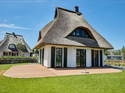 Das Gebäude in dem sich das Ferienhaus befindet